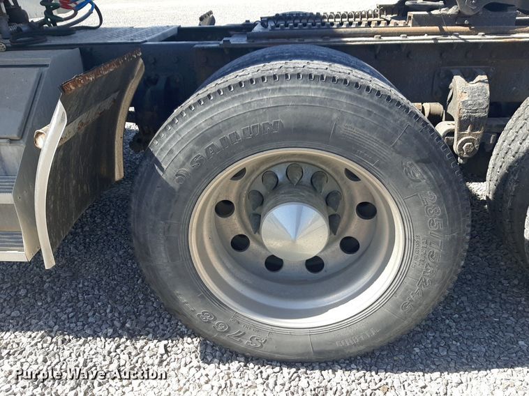 image for item DP2714 2001 Peterbilt 379 semi truck