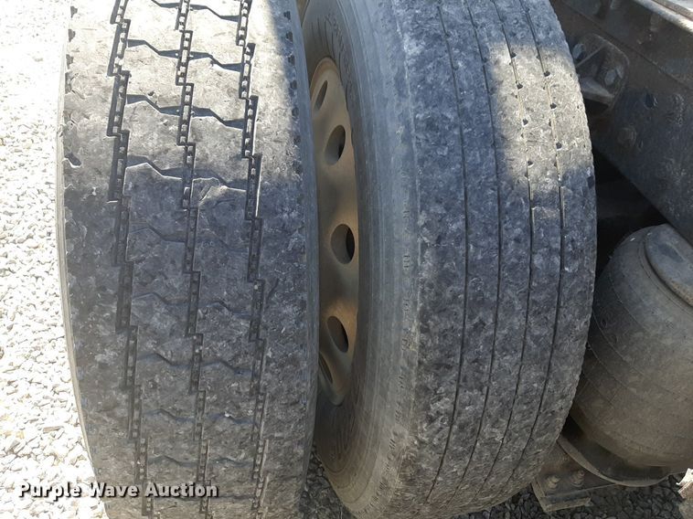 image for item DP2714 2001 Peterbilt 379 semi truck