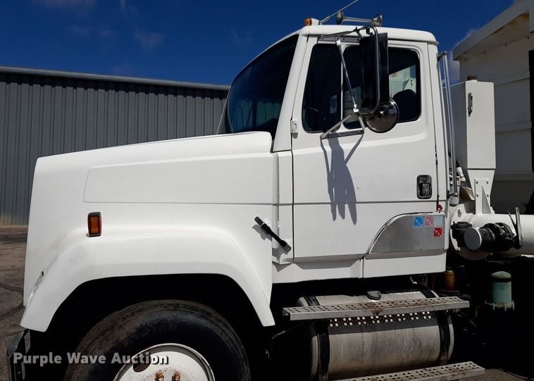 image for item DP2772 1994 Freightliner  vacuum truck