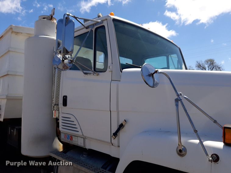 image for item DP2772 1994 Freightliner  vacuum truck