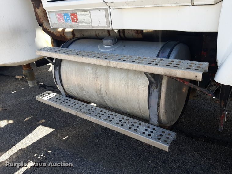 image for item DP2772 1994 Freightliner  vacuum truck