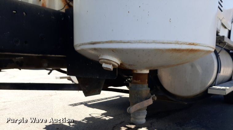 image for item DP2772 1994 Freightliner  vacuum truck