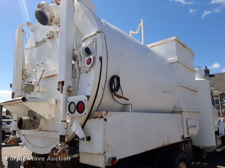 image for item DP2772 1994 Freightliner  vacuum truck