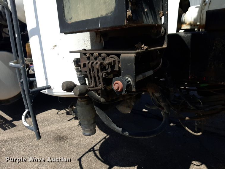 image for item DP2772 1994 Freightliner  vacuum truck