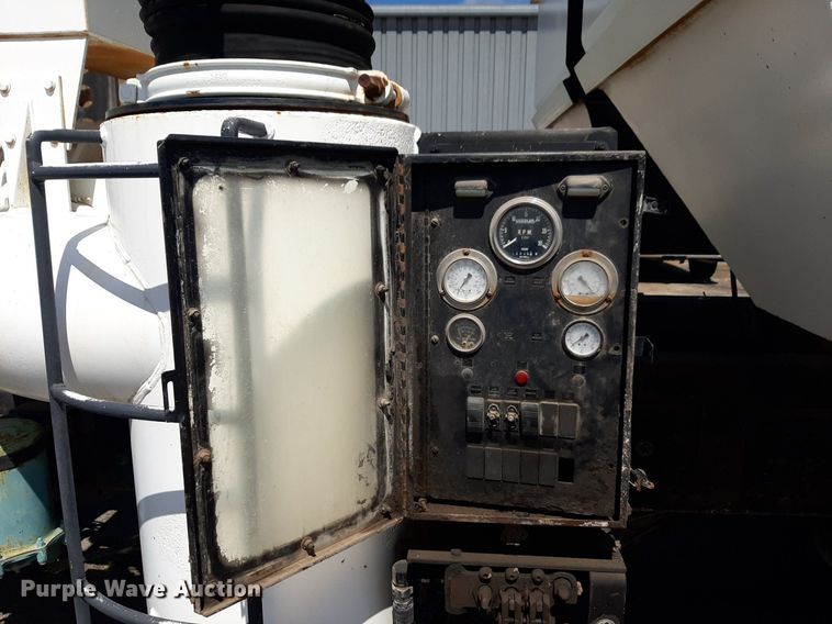 image for item DP2772 1994 Freightliner  vacuum truck