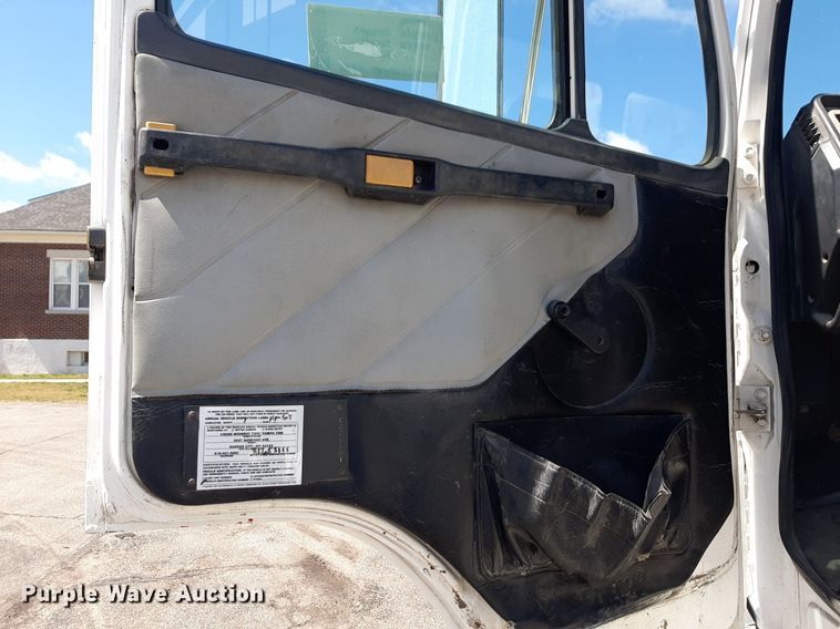 image for item DP2772 1994 Freightliner  vacuum truck