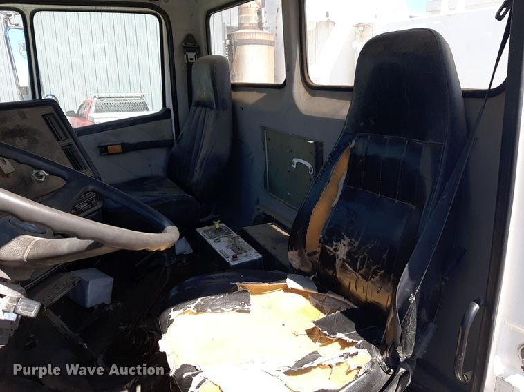 image for item DP2772 1994 Freightliner  vacuum truck