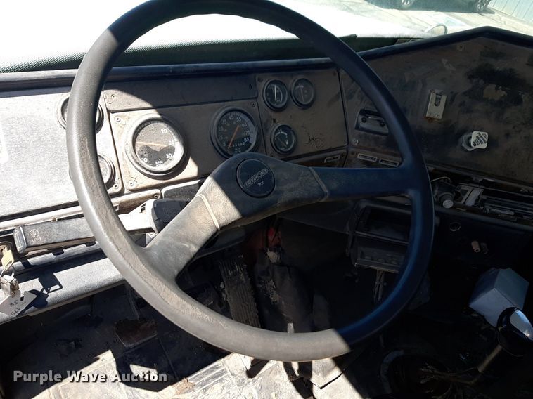 image for item DP2772 1994 Freightliner  vacuum truck