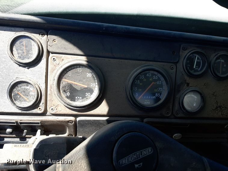 image for item DP2772 1994 Freightliner  vacuum truck