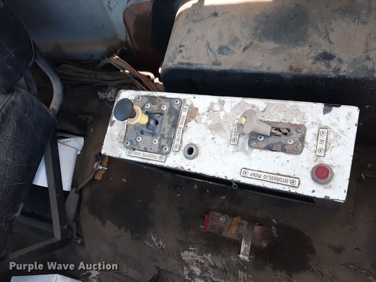 image for item DP2772 1994 Freightliner  vacuum truck