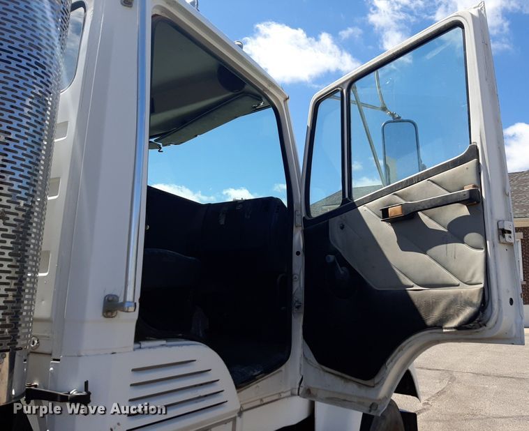 image for item DP2772 1994 Freightliner  vacuum truck