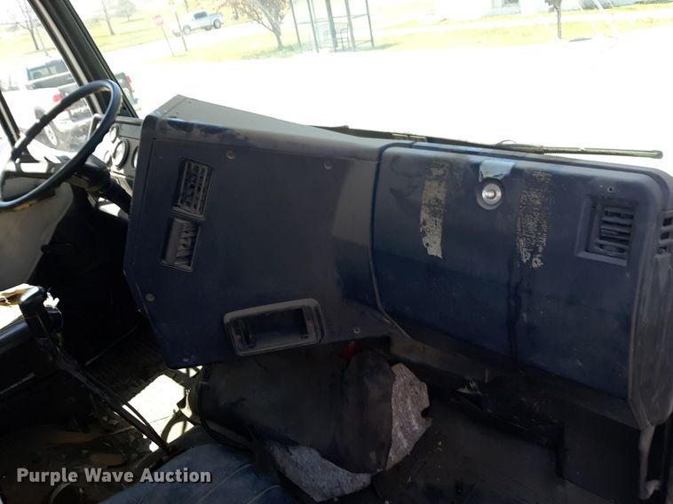 image for item DP2772 1994 Freightliner  vacuum truck