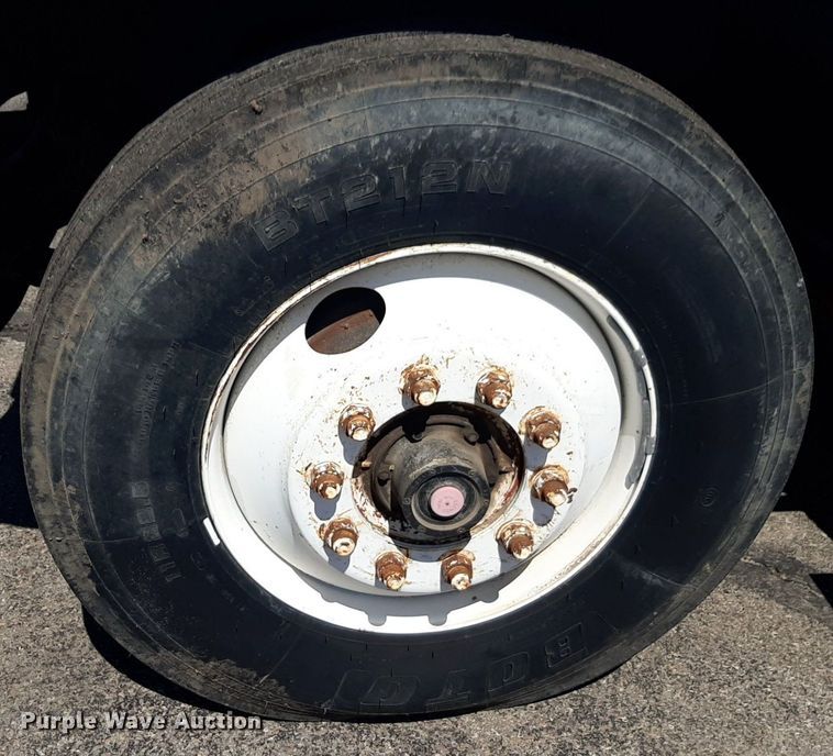 image for item DP2772 1994 Freightliner  vacuum truck