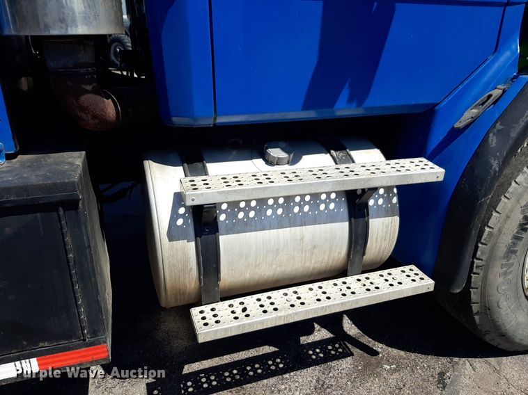 image for item DP2773 1999 Freightliner  FL112 sewer jetter truck