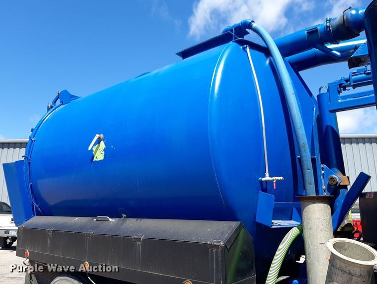 image for item DP2773 1999 Freightliner  FL112 sewer jetter truck