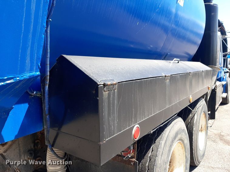 image for item DP2773 1999 Freightliner  FL112 sewer jetter truck