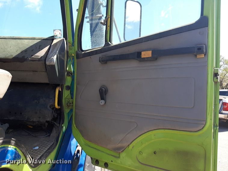 image for item DP2773 1999 Freightliner  FL112 sewer jetter truck