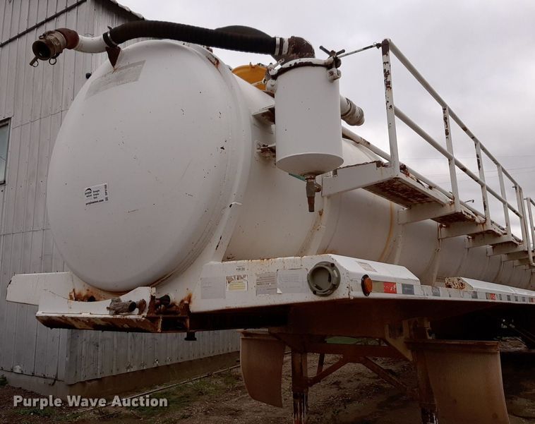 image for item DP2783 2012 Carrocerias Gallegos tank trailer