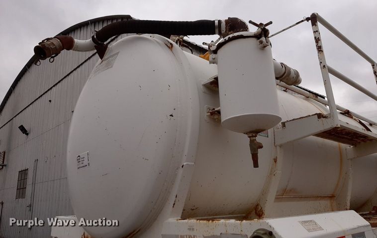 image for item DP2783 2012 Carrocerias Gallegos tank trailer