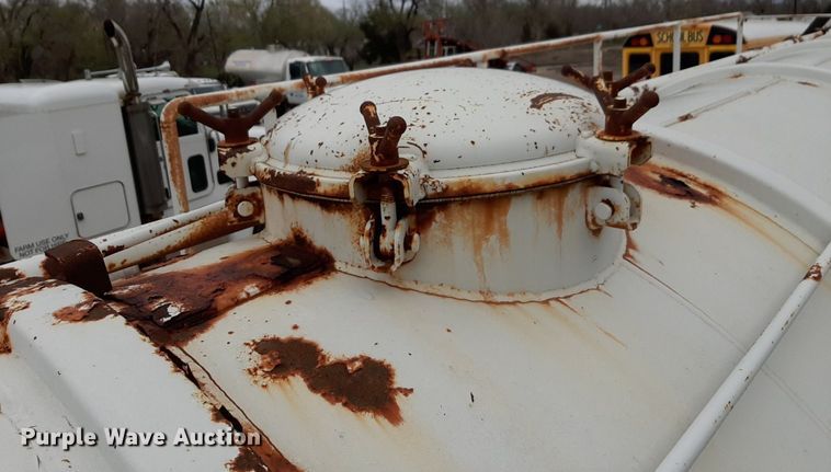 image for item DP2783 2012 Carrocerias Gallegos tank trailer
