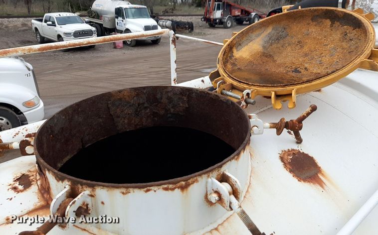 image for item DP2783 2012 Carrocerias Gallegos tank trailer