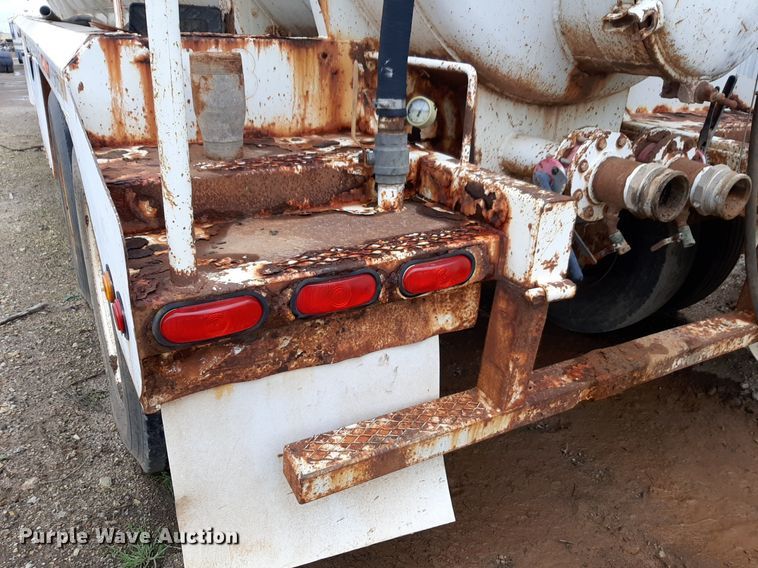 image for item DP2783 2012 Carrocerias Gallegos tank trailer