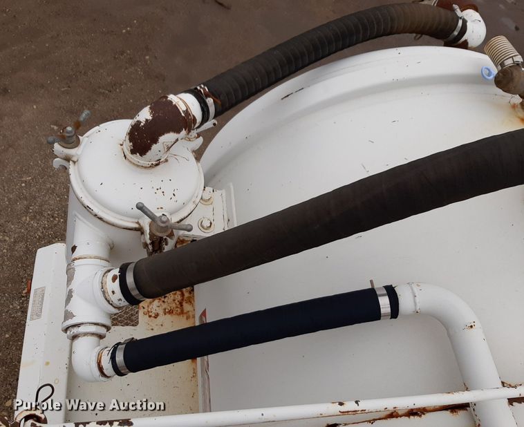 image for item DP2783 2012 Carrocerias Gallegos tank trailer