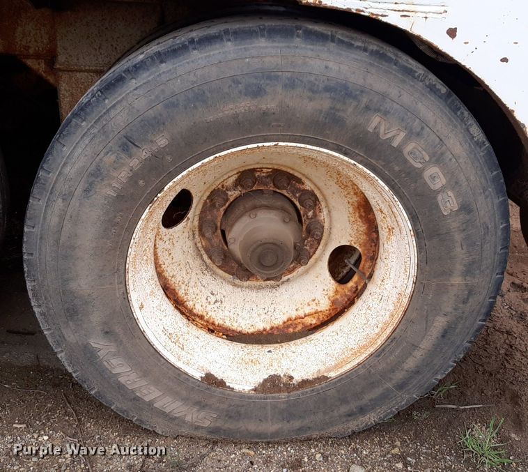 image for item DP2783 2012 Carrocerias Gallegos tank trailer