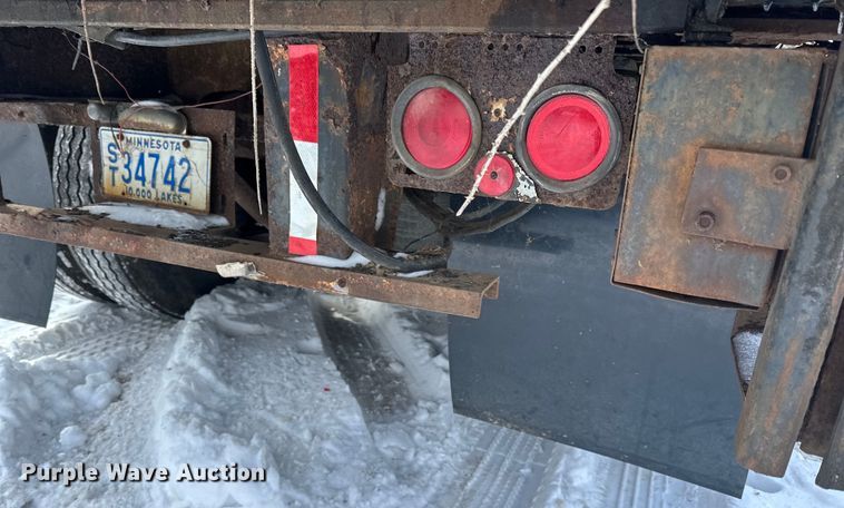 image for item DQ0617 1981 Stoughton FRPV-455T-AR dry van trailer