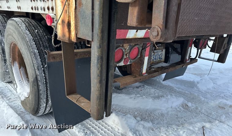 image for item DQ0617 1981 Stoughton FRPV-455T-AR dry van trailer