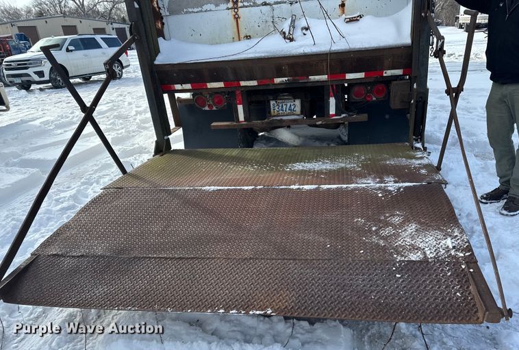 image for item DQ0617 1981 Stoughton FRPV-455T-AR dry van trailer