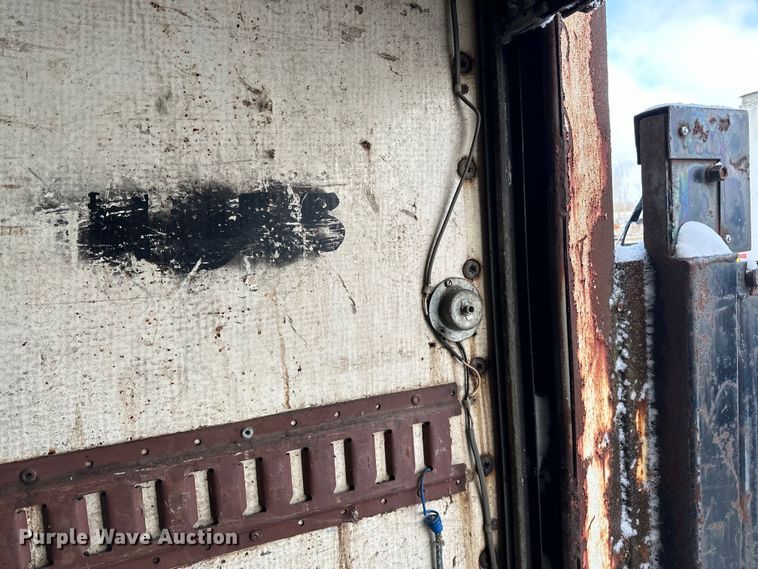 image for item DQ0617 1981 Stoughton FRPV-455T-AR dry van trailer