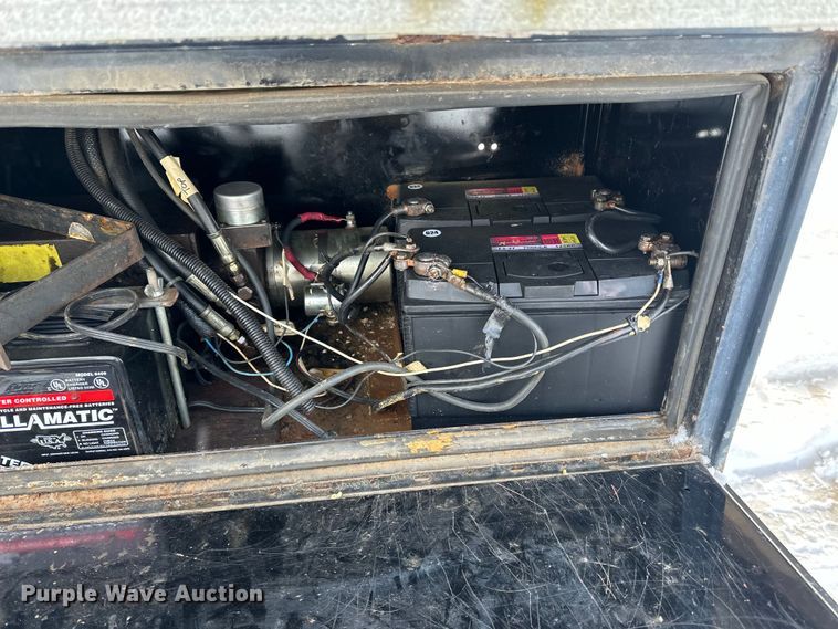 image for item DQ0617 1981 Stoughton FRPV-455T-AR dry van trailer