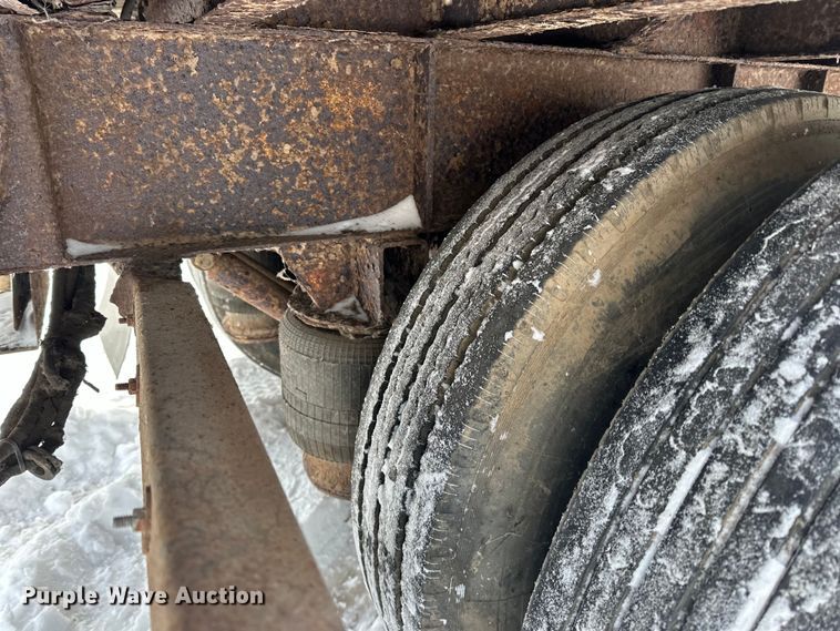 image for item DQ0617 1981 Stoughton FRPV-455T-AR dry van trailer