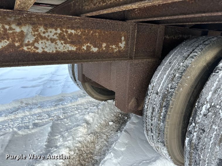 image for item DQ0617 1981 Stoughton FRPV-455T-AR dry van trailer