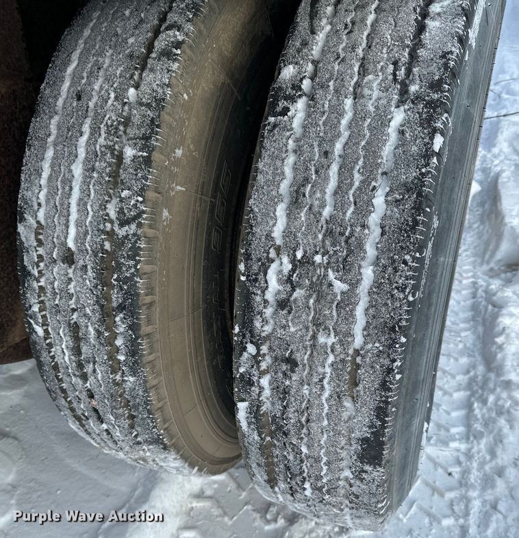 image for item DQ0617 1981 Stoughton FRPV-455T-AR dry van trailer