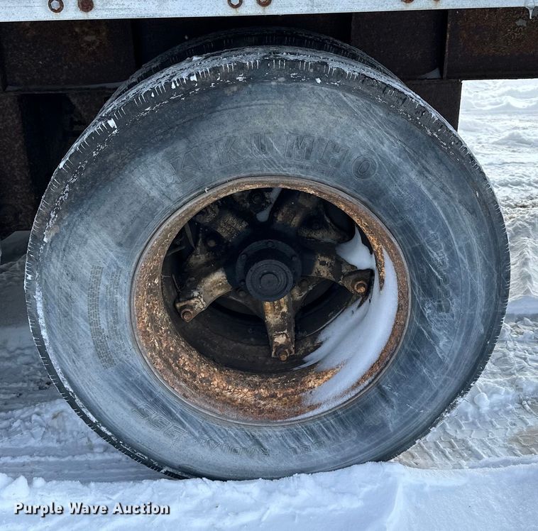 image for item DQ0617 1981 Stoughton FRPV-455T-AR dry van trailer