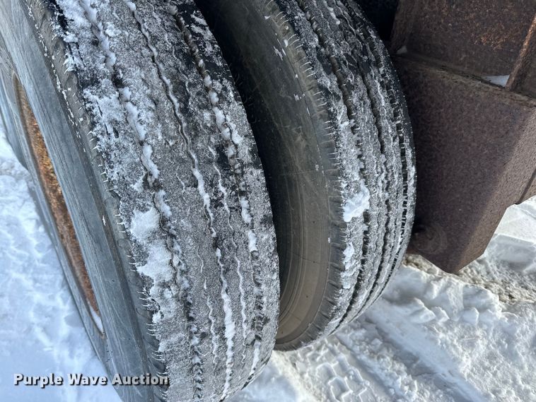 image for item DQ0617 1981 Stoughton FRPV-455T-AR dry van trailer