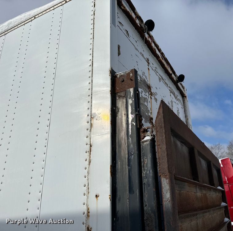 image for item DQ0618 1984 Budd dry van trailer