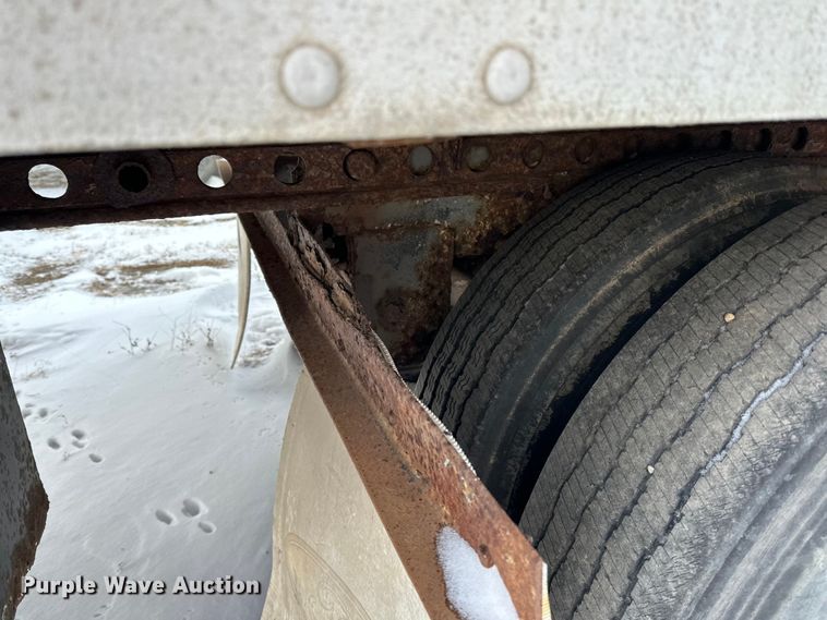 image for item DQ0618 1984 Budd dry van trailer