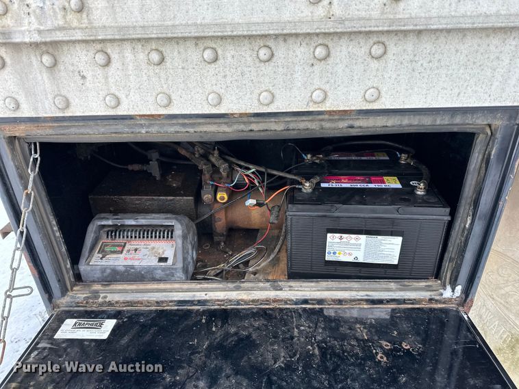 image for item DQ0618 1984 Budd dry van trailer