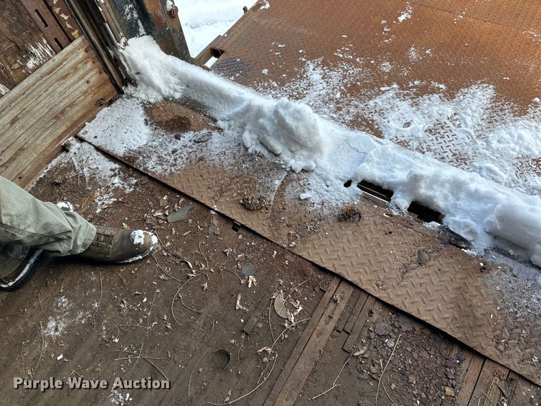 image for item DQ0619 1984 Budd dry van trailer