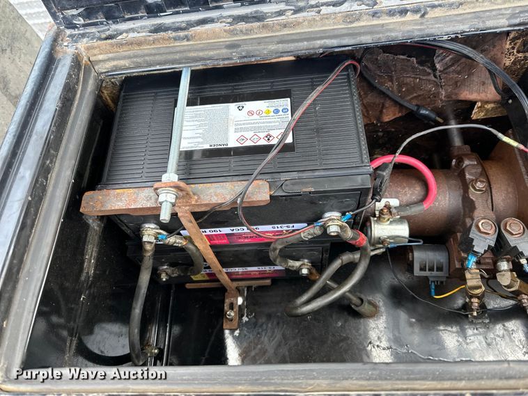 image for item DQ0619 1984 Budd dry van trailer