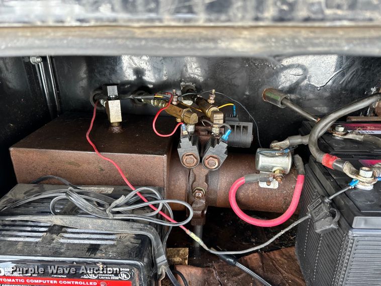 image for item DQ0619 1984 Budd dry van trailer