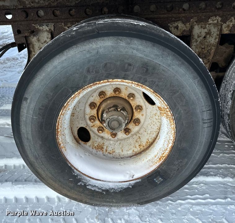 image for item DQ0619 1984 Budd dry van trailer