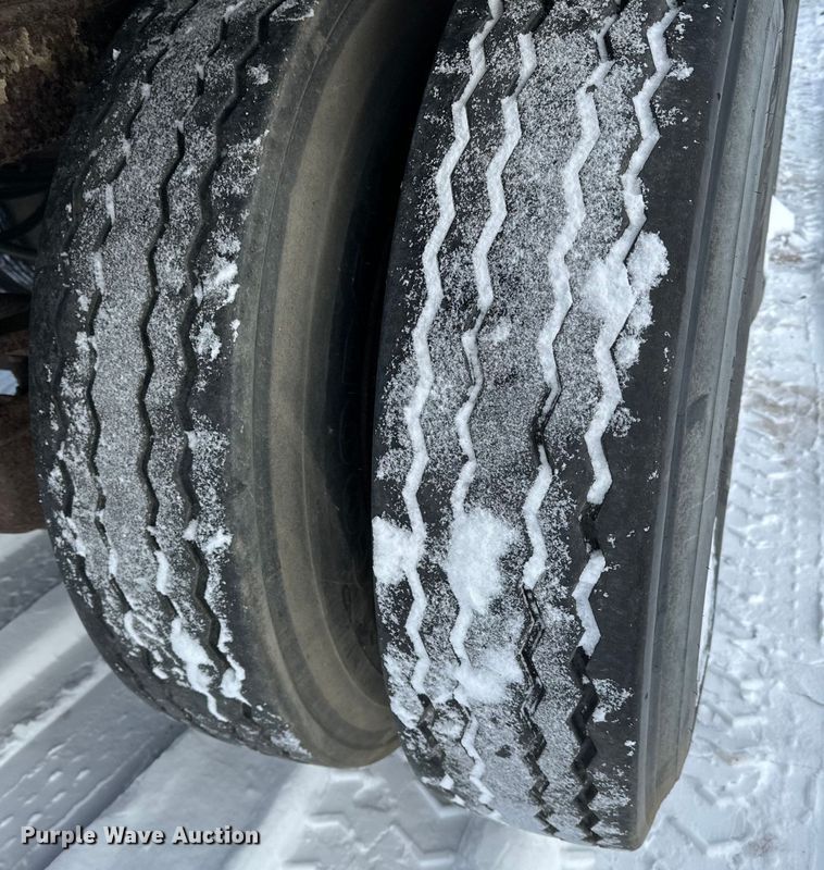 image for item DQ0619 1984 Budd dry van trailer