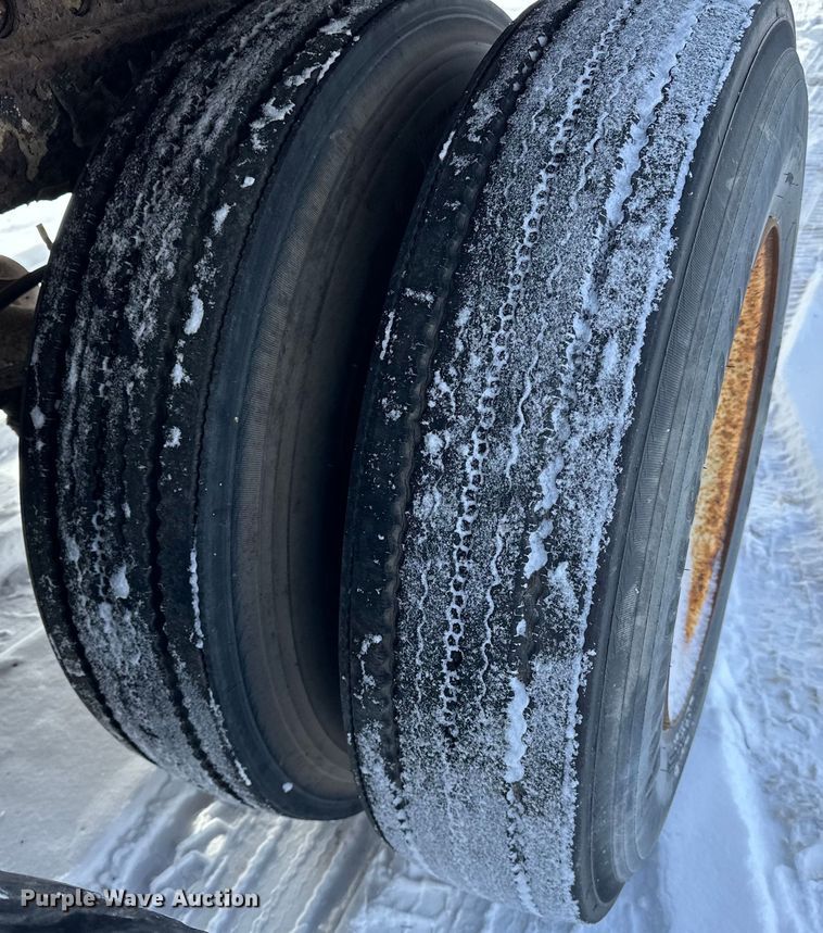 image for item DQ0619 1984 Budd dry van trailer