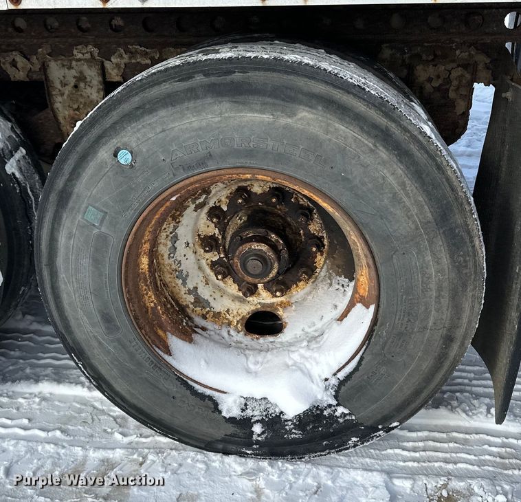 image for item DQ0619 1984 Budd dry van trailer