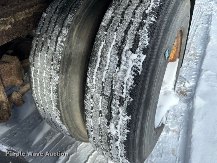 image for item DQ0619 1984 Budd dry van trailer