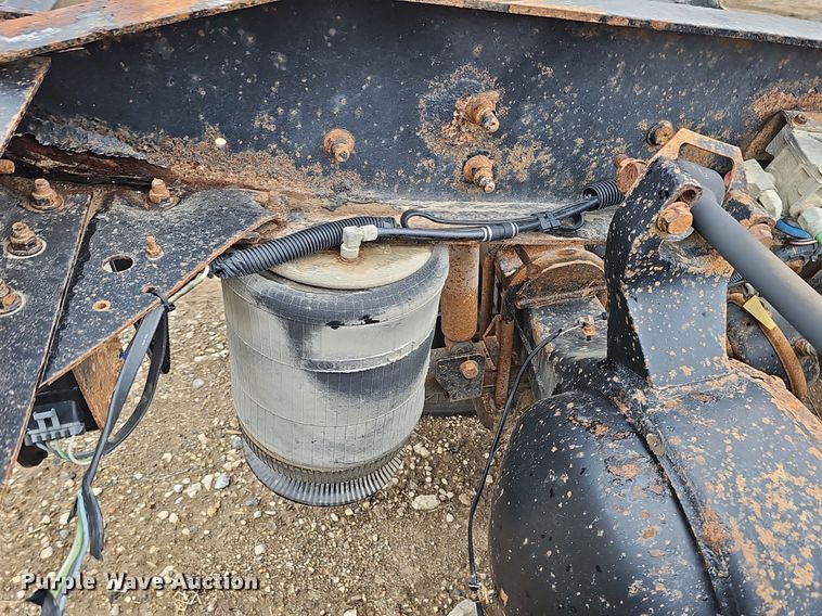 image for item DQ8667 2003 International 9200i semi truck